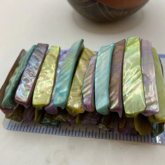 Mother of Pearl stretch bracelets excellent condition! Boho! - Picture 6 of 6
